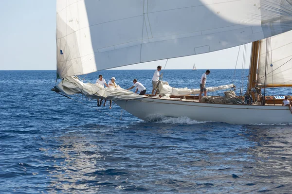 Ancien voilier lors d'une régate au Panerai Classic Yac — Photo