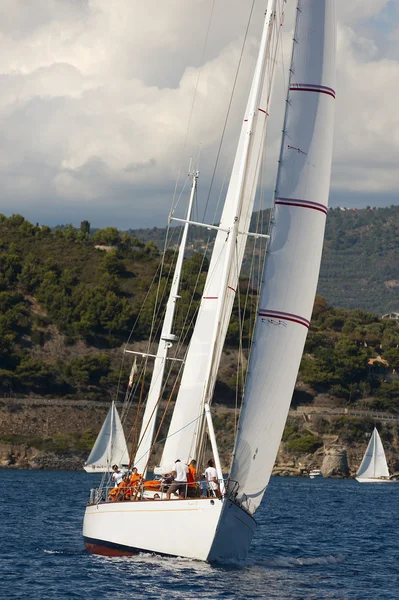 Antica barca a vela durante una regata al Panerai Classic Yac — Foto Stock