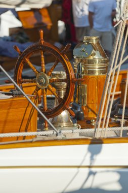 oude zeilboot tijdens een regatta op de klassieke yac panerai