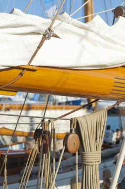 oude zeilboot tijdens een regatta op de klassieke yac panerai