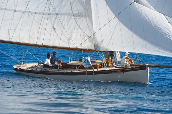 Ancien voilier lors d'une régate au Panerai Classic Yac — Photo