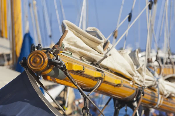 Oude zeilboot tijdens een regatta op de klassieke yac panerai — Stok fotoğraf
