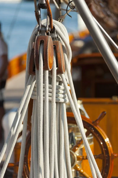 Oude zeilboot tijdens een regatta op de klassieke yac panerai — Stockfoto