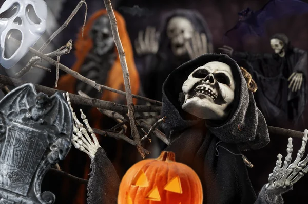 Skull and skeleton for the dark night of Halloween — Stock Photo, Image