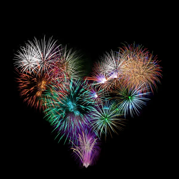 Группа взрывающихся фейерверков в форме сердца . — стоковое фото