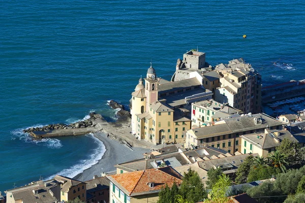 Ένα τοπίο με ένα όμορφο χωριό, Camogli, Λιγουρία, Ιταλία — Φωτογραφία Αρχείου