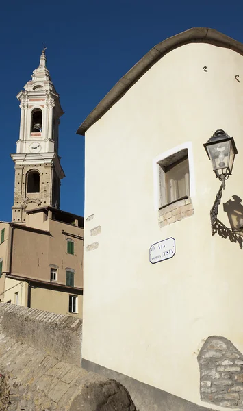 Dolcedo, ein schönes Dorf in der Nähe von Imperia — Stockfoto