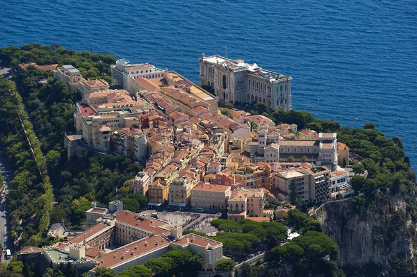 A rocha a cidade de principaute de monaco e monte carlo em th — Fotografia de Stock