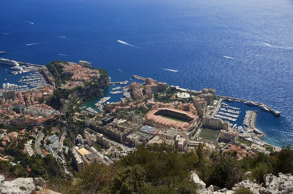 La roca la ciudad de principaute de monaco y de monte carlo en th — Foto de Stock