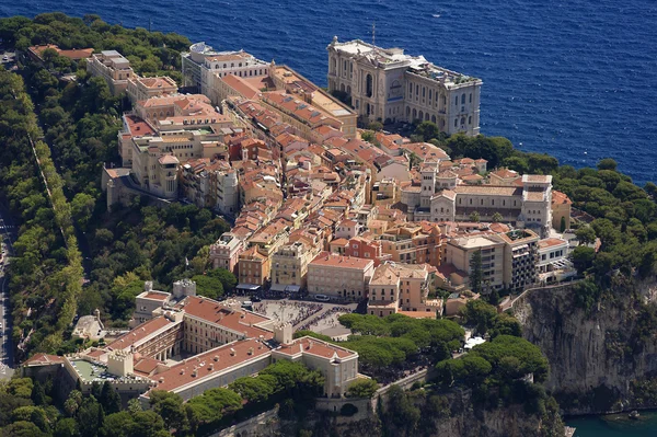 A rocha a cidade de principaute de monaco e monte carlo em th — Fotografia de Stock