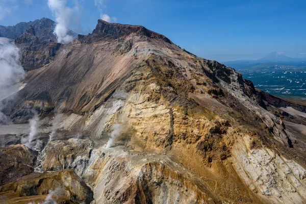Vista Panorámica Ciudad Petropavlovsk Kamchatsky Volcanes Volcán Koryaksky Volcán Avacha — Foto de Stock