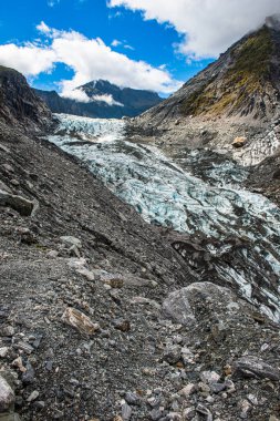 Hooker Valley Patikası 'ndaki buzul suları, Cook Dağı Ulusal Parkı, Yeni Zelanda.