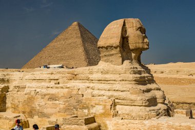 Giza Platosu 'ndaki büyük Cheops ve Sfenks Piramidi. Kahire, Mısır