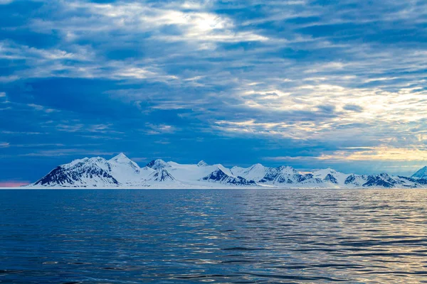 북극해의 북극해 하늘에 Spitsbergen Longyearbyen Svalbard — 스톡 사진