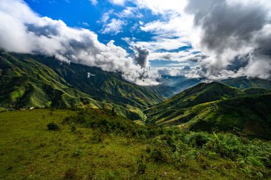 Mu Cang Chai, Kuzey Vietnam, Sapa yakınlarındaki pirinç tarlası manzaralı.