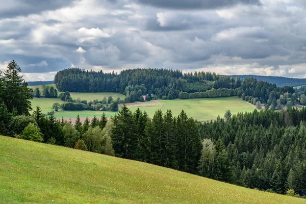 Красивый Разнообразный Зеленый Ландшафт Чешской Республики — стоковое фото