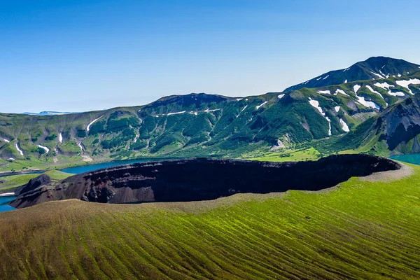 Petropavlovsk Kamçatsky Kentinin Panoramik Manzarası Volkanlar Koryaksky Volkanı Avacha Volkanı — Stok fotoğraf