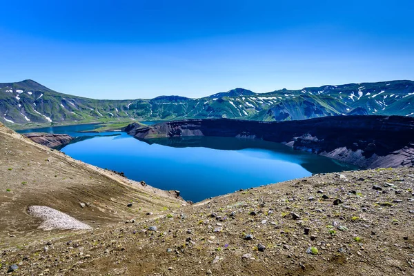 Petropavlovsk Kamçatsky Kentinin Panoramik Manzarası Volkanlar Koryaksky Volkanı Avacha Volkanı — Stok fotoğraf