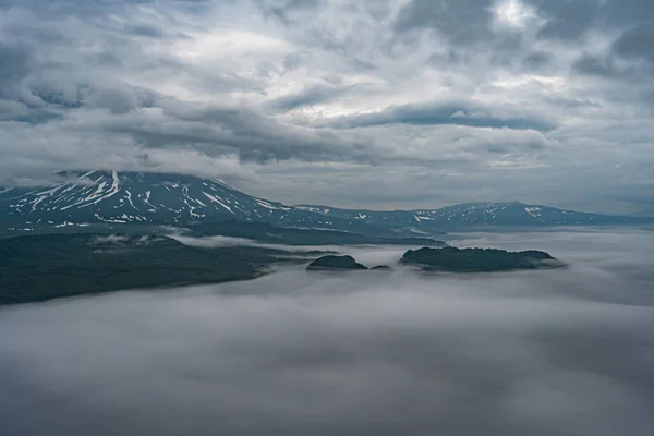 Панорамный Вид Город Петропавловск Камчатский Вулканы Корякский Вулкан Авачинский Вулкан — стоковое фото