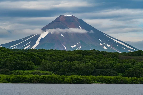 Panoramablick Auf Die Stadt Petropavlovsk Kamtschatsky Und Vulkane Vulkan Koryaksky — Stockfoto
