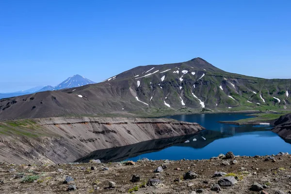 Vista Panorâmica Cidade Petropavlovsk Kamchatsky Vulcões Vulcão Koryaksky Vulcão Avacha — Fotografia de Stock