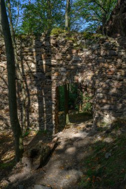 Resim, Pardubice Bölgesi 'ndeki Chrudimce nehrindeki Se su deposunu gösteriyor.