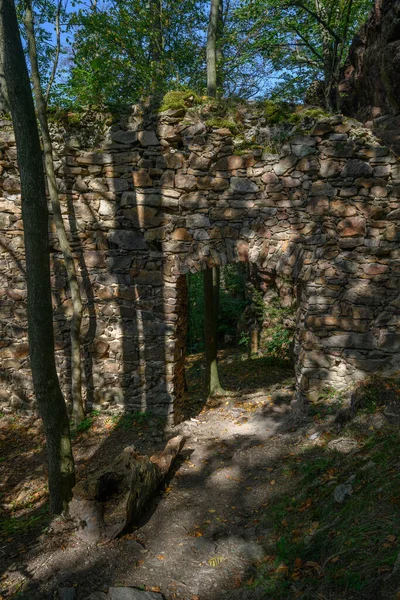 Resim, Pardubice Bölgesi 'ndeki Chrudimce nehrindeki Se su deposunu gösteriyor.