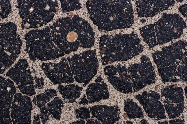 Vecchia asfalto con pietre . — Foto Stock