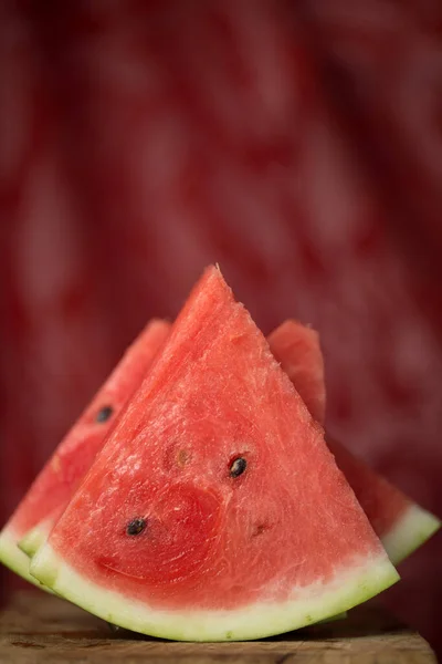 Slices of sweet and juicy watermelon for a healthy diet — Stock Photo, Image