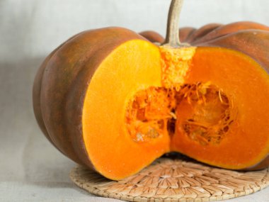 Balkabağı turuncu renkli, güzel ve sağlıklı.