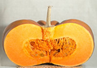 Turuncu balkabağı, çok güzel dekoratif bir element ve çok kullanışlı bir ürün.