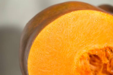 Turuncu balkabağı, çok güzel dekoratif bir element ve çok kullanışlı bir ürün.