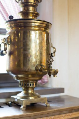 Antika bakır semaver, son derece sanatsal ve teknolojik sanat eseri.