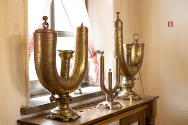 Bakır ve bronzdan yapılmış antik semaver.