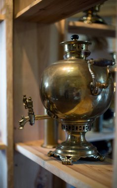 Antika bakır semaver, son derece sanatsal ve teknolojik sanat eseri.