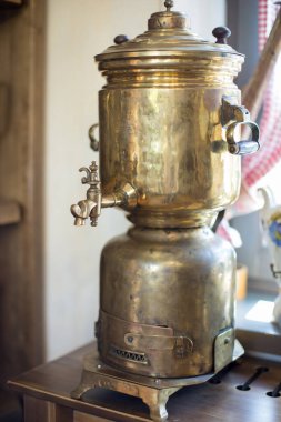 Antika bakır semaver, son derece sanatsal ve teknolojik sanat eseri.