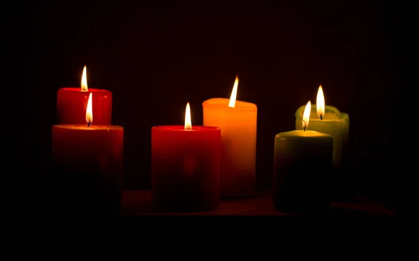 Acender as velas e conforto — Fotografia de Stock