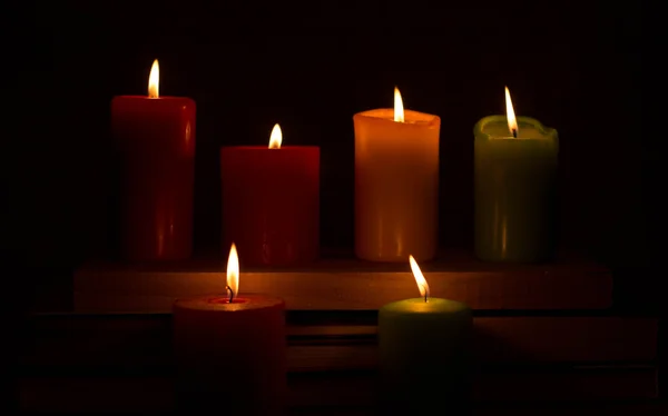 Acender as velas e conforto — Fotografia de Stock