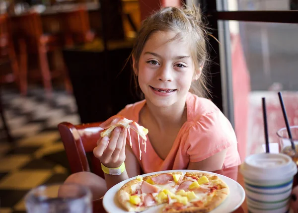 Cute little girl smiling — Stock Photo, Image