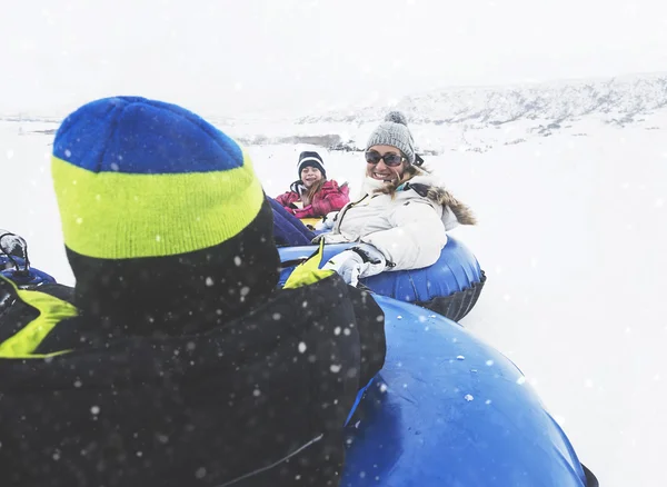 Family sledding down a hill — Stock Photo, Image