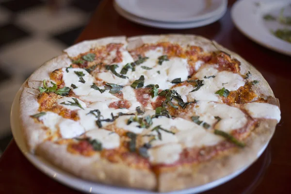 Pizza Margherita bir tablo