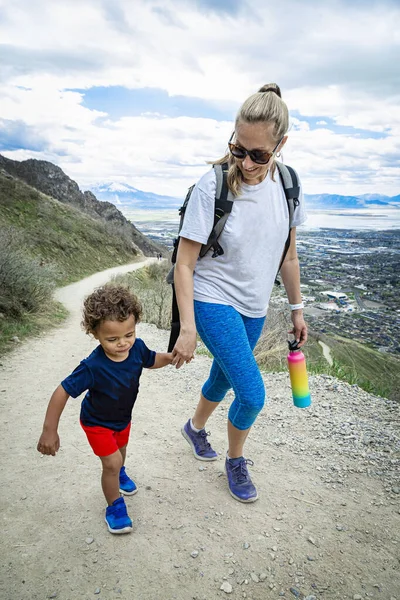 Smiling Mother Her Son Hiking Scenic Mountain Trail Together Holding — Stock Photo, Image