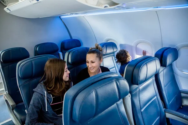 Interior Nearly Empty Airplane Photo Family Sitting Back Plane Full — Stock Photo, Image