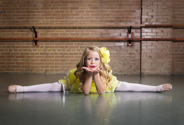 Beautiful little dancer portrait at a dance studio — Stock Photo, Image