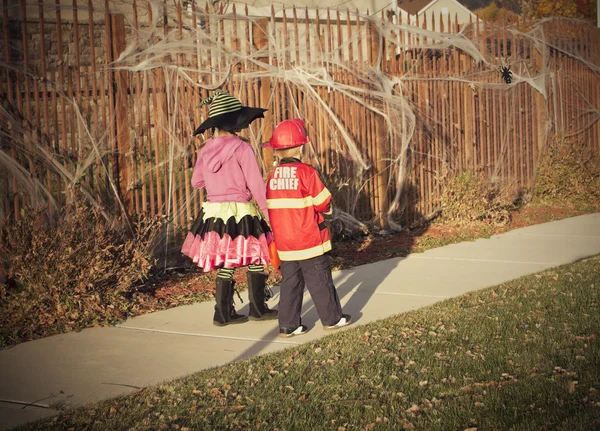 Halloween niños truco o trato —  Fotos de Stock