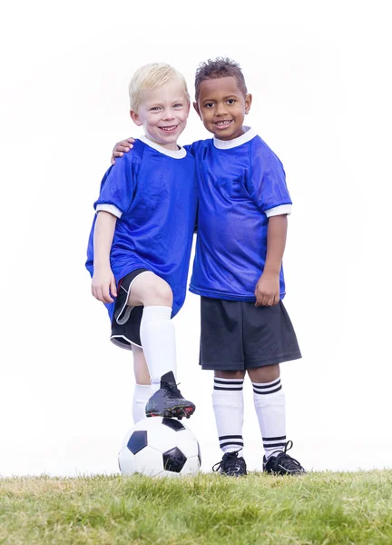 Два разных молодых футболиста на белом фоне — стоковое фото