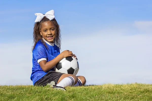 Africká americká dívka fotbalista — Stock fotografie