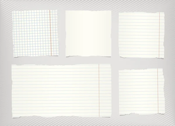 Trozos de blanco rasgado forrado, cuaderno en blanco cuadrado pegado sobre fondo diagonal rayado gris — Vector de stock