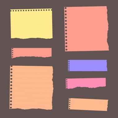 Renkli çizgili boş Not kağıt karanlık duvara sıkışmış sökük