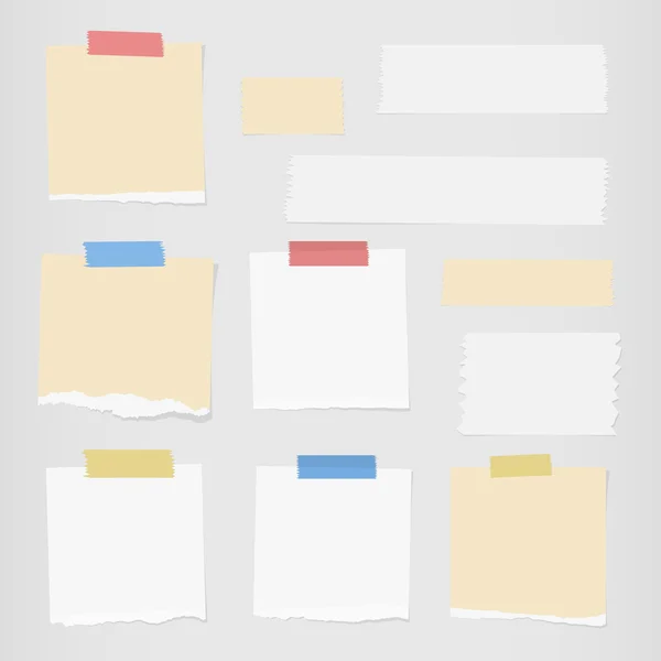Pezzi di bianco strappato, carta bianca marrone nota, adesivi colorati, nastri adesivi sono bloccati sulla parete grigia — Vettoriale Stock